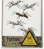 Tatuaż świecący w ciemności mrówki