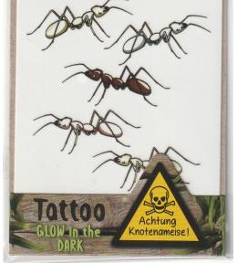 Tatuaż świecący w ciemności mrówki