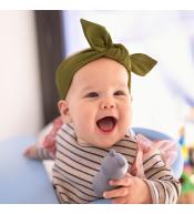 Opaska niemowlęca UL&Ka z kokardą w kolorze khaki – elastyczna opaska bawełniana dla dziewczynki, handmade w Polsce