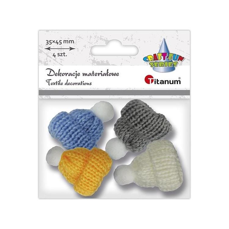 Czapeczki włóczkowe z pomponem 4szt