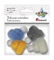 Czapeczki włóczkowe z pomponem 4szt