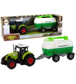 Traktor z przyczepką cysterna