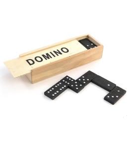 Domino w drewnianym pudełku