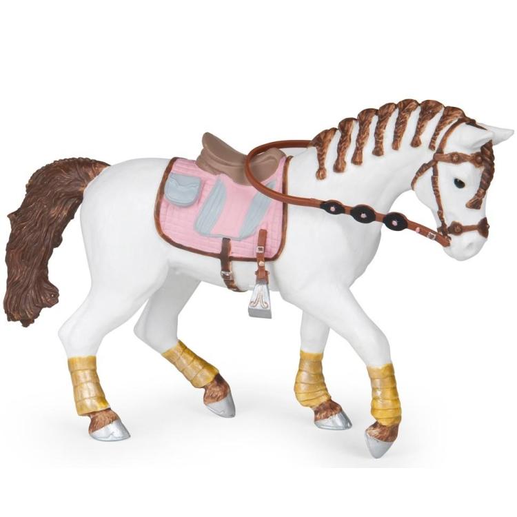 Klacz osiodłana z warkoczykami