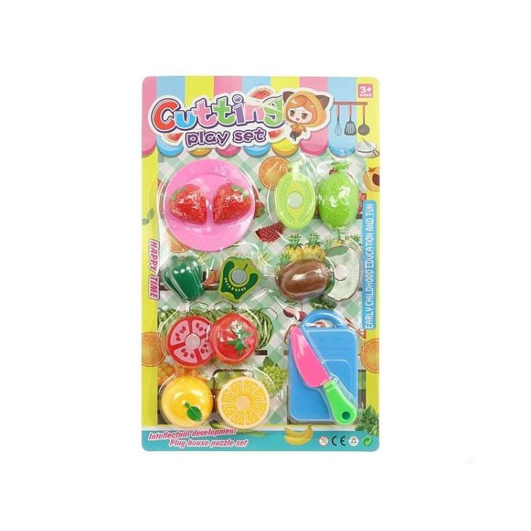 Owoce i warzywa na rzep z deską do krojenia