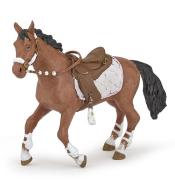 Koń osiodłany zimowo