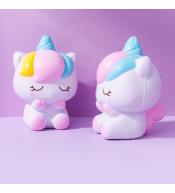 Miękka figurka squishy w kształcie jednorożca Fajny gadżet.