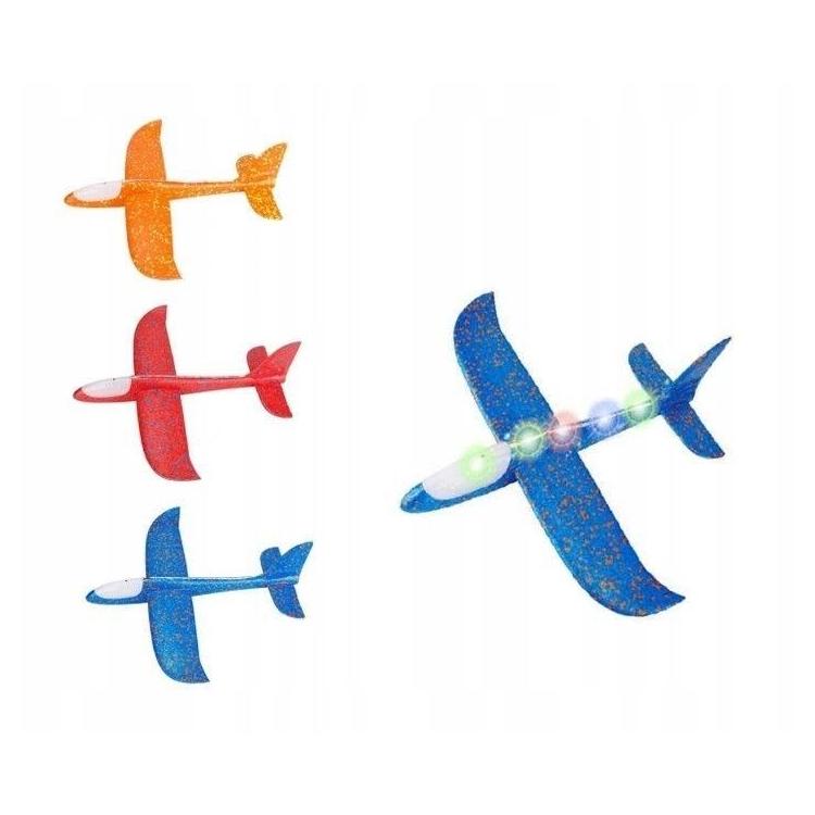 Samolot latający ze światłem