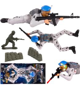 Żołnierz czołgający się na baterie