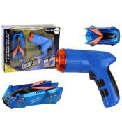 Autko sportowe jeżdżące po ścianach i suficie