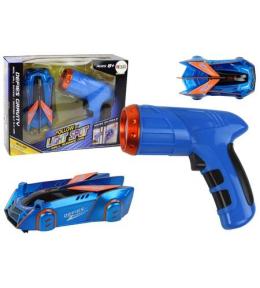 Autko sportowe jeżdżące po ścianach i suficie